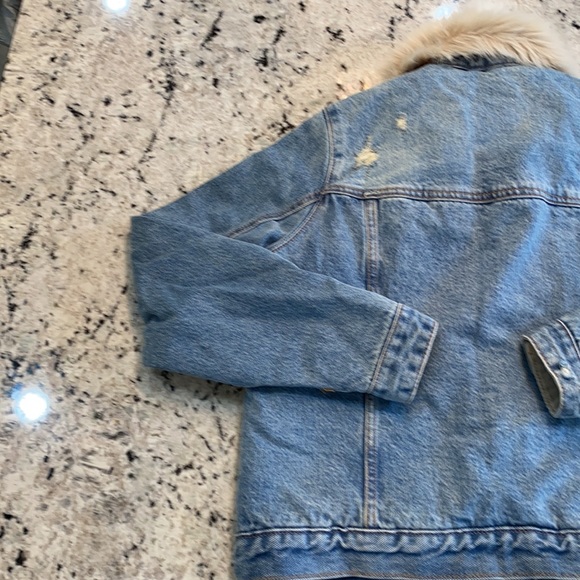 Abercrombie & Fitch Woman’s distressed Jean Jacket L - Picture 9 of 10